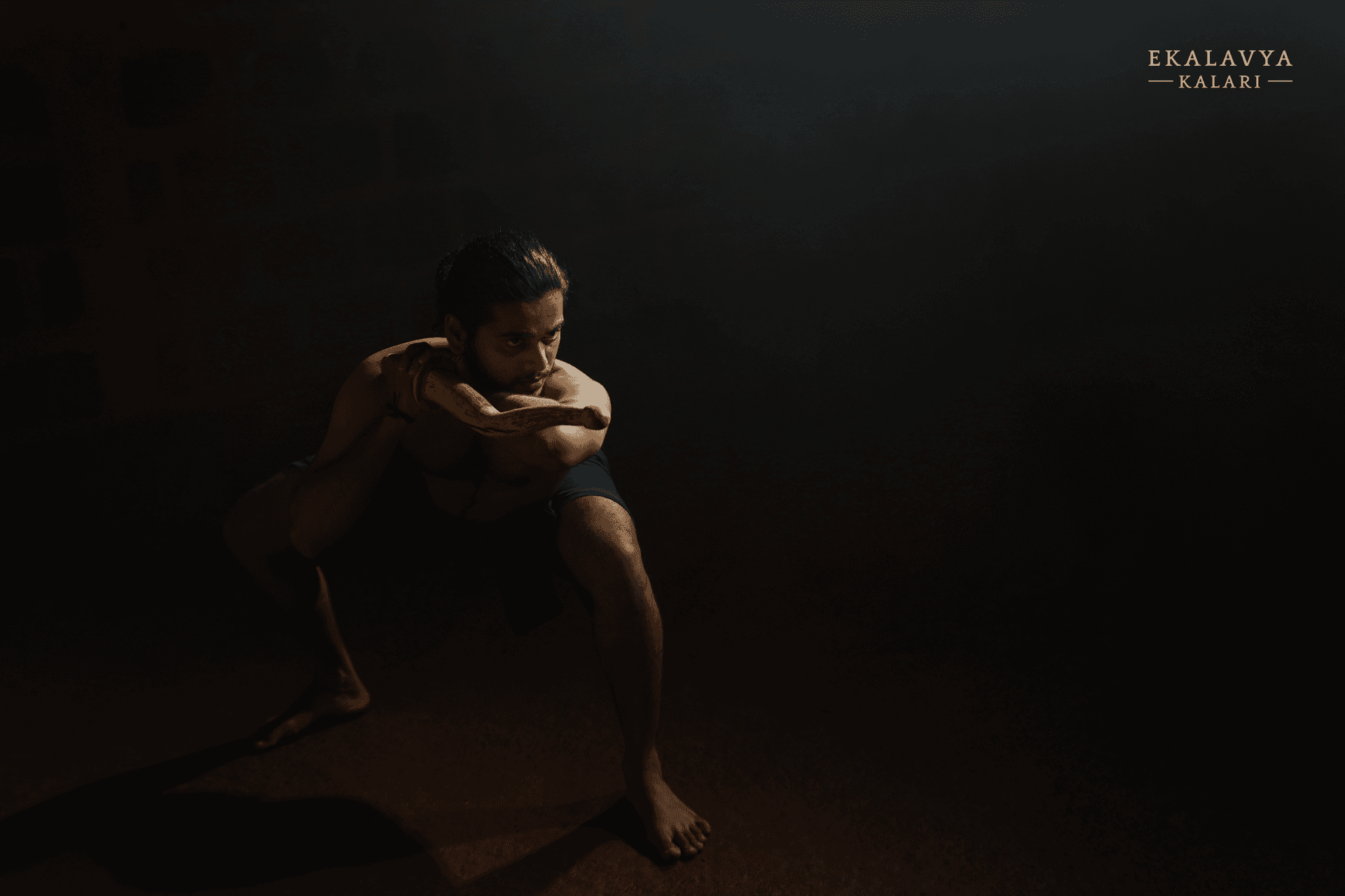 Practitioner in a low stance holding an otta